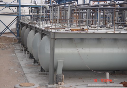 投入使用中的氯化氢缓冲罐