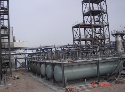 投入使用中的氯化氢缓冲罐